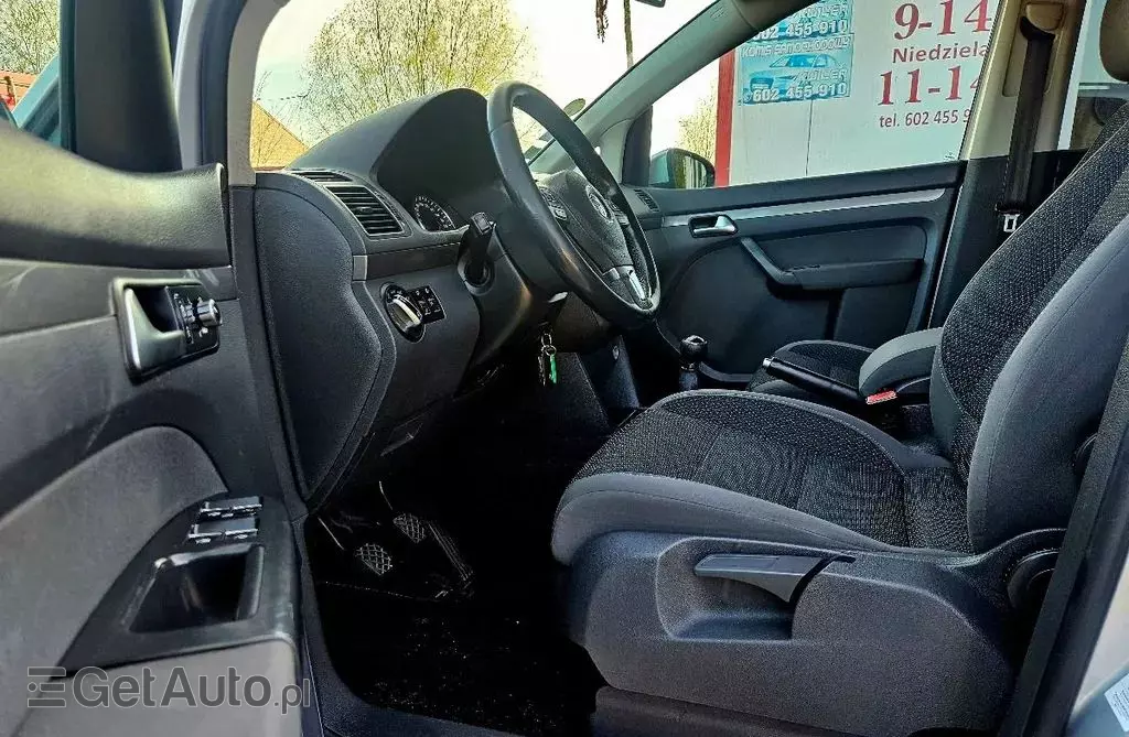VOLKSWAGEN Touran 