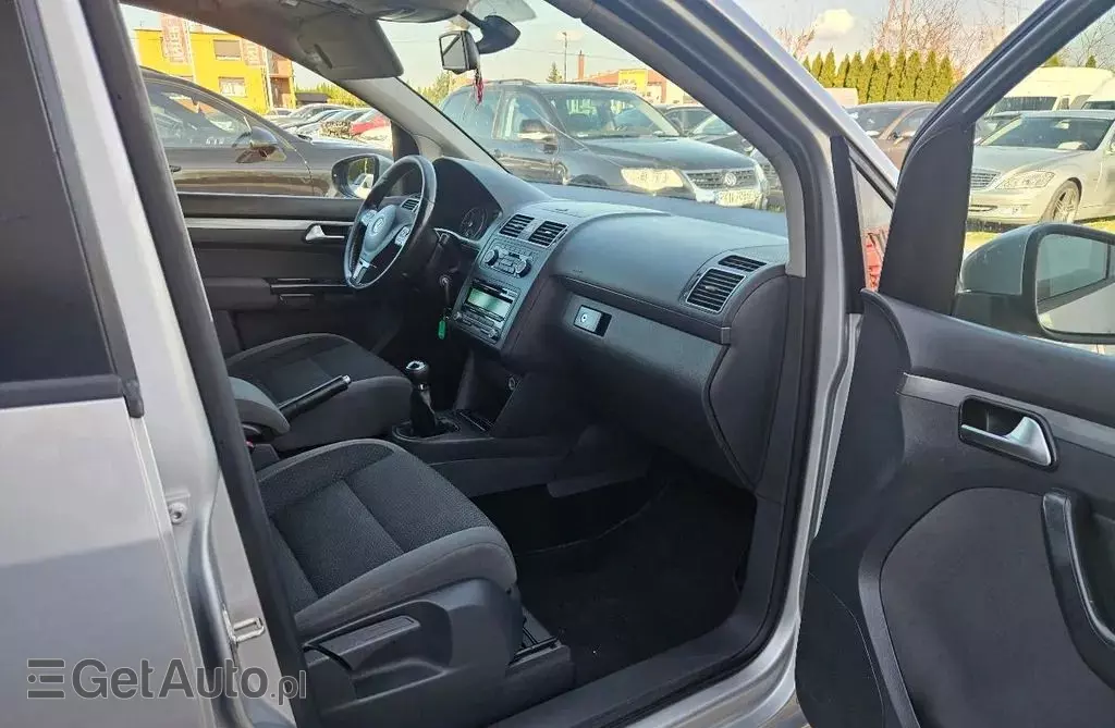 VOLKSWAGEN Touran 