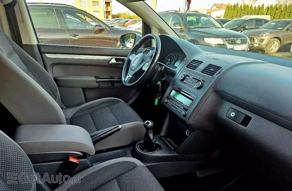 VOLKSWAGEN Touran 