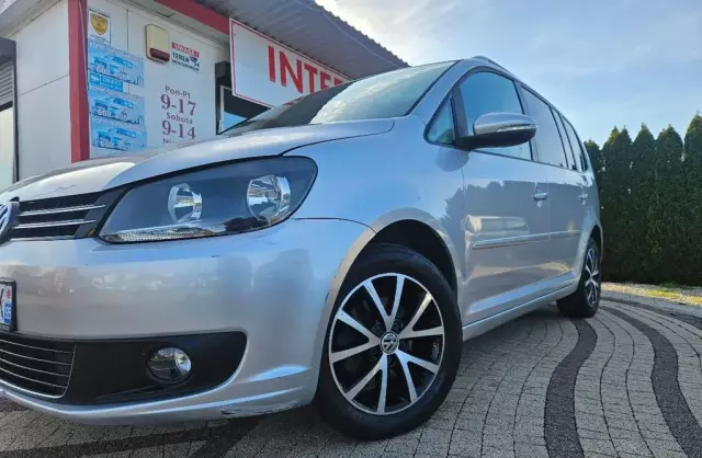 VOLKSWAGEN Touran 