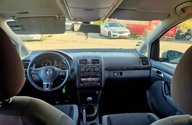 VOLKSWAGEN Touran 