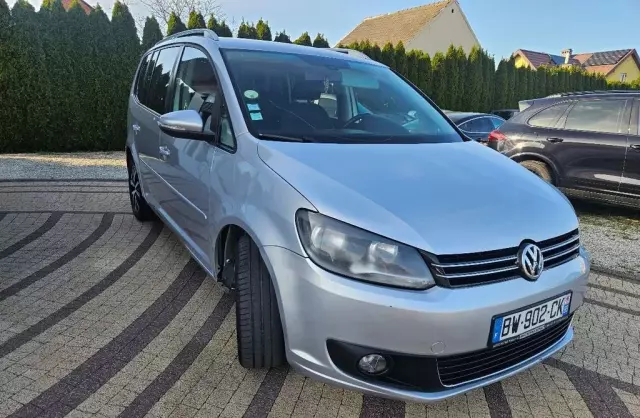 VOLKSWAGEN Touran 