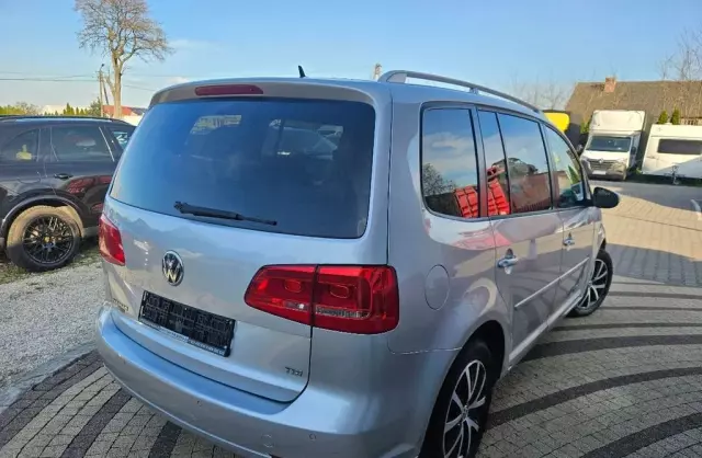VOLKSWAGEN Touran 