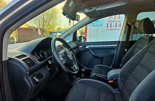 VOLKSWAGEN Touran 
