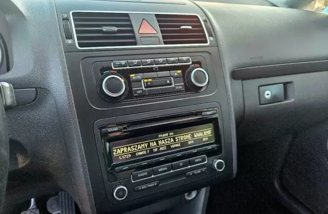 VOLKSWAGEN Touran 
