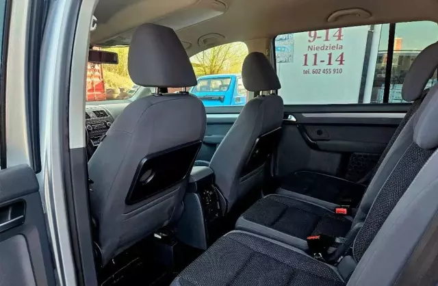 VOLKSWAGEN Touran 