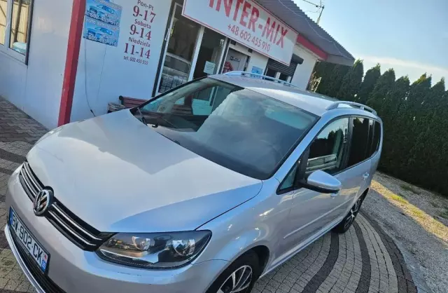 VOLKSWAGEN Touran 