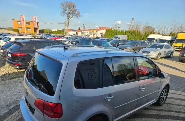 VOLKSWAGEN Touran 