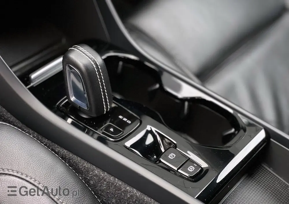VOLVO XC 40 T5 Plug-In Hybrid R-Design