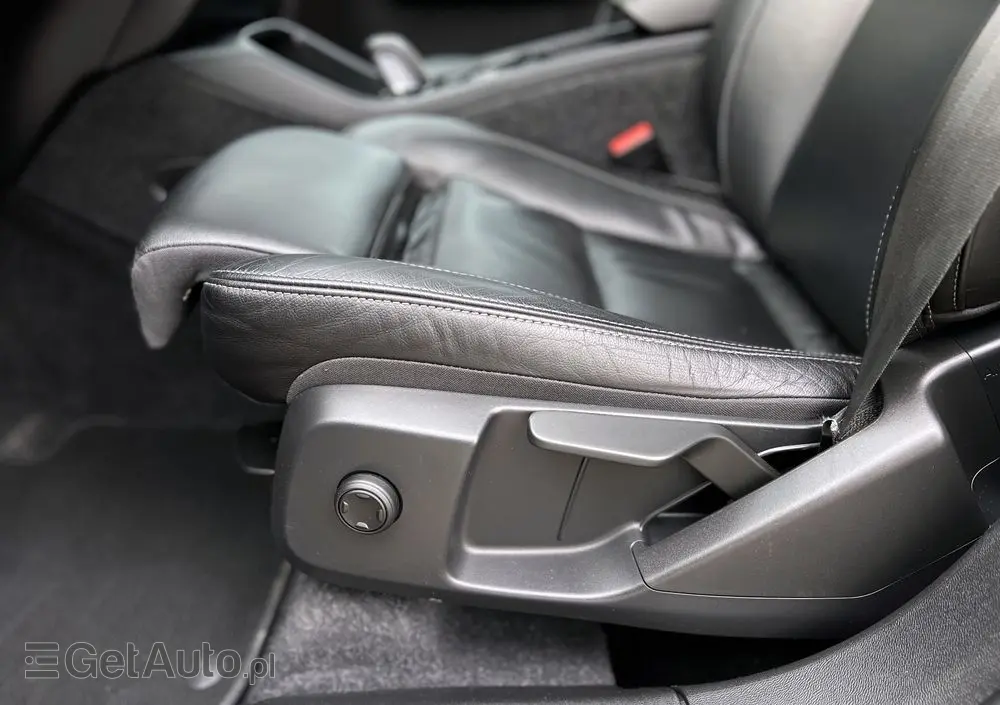 VOLVO XC 40 T5 Plug-In Hybrid R-Design