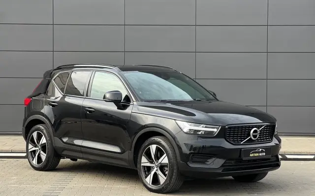VOLVO XC 40 T5 Plug-In Hybrid R-Design