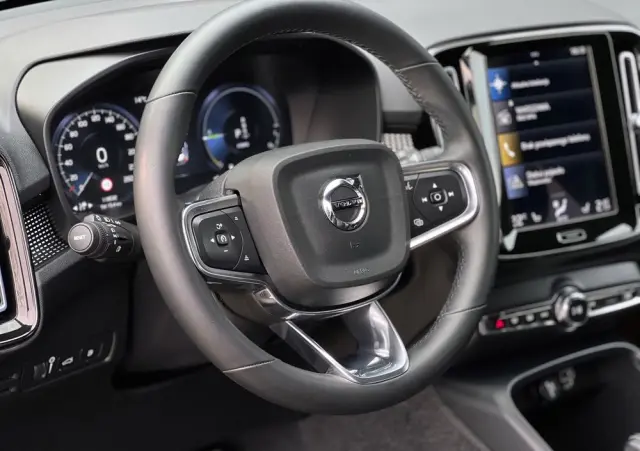 VOLVO XC 40 T5 Plug-In Hybrid R-Design