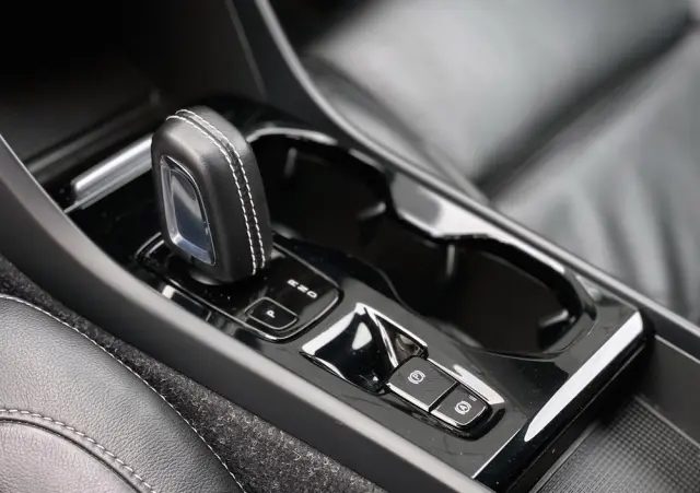 VOLVO XC 40 T5 Plug-In Hybrid R-Design