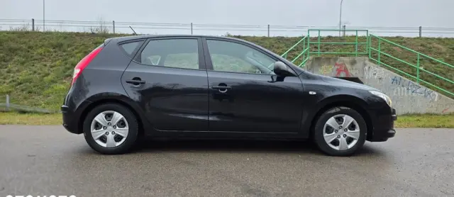 HYUNDAI I30 1.4 Base +