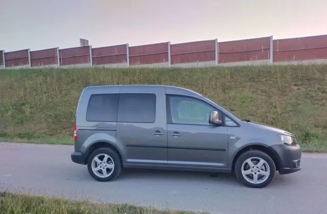 VOLKSWAGEN Caddy 