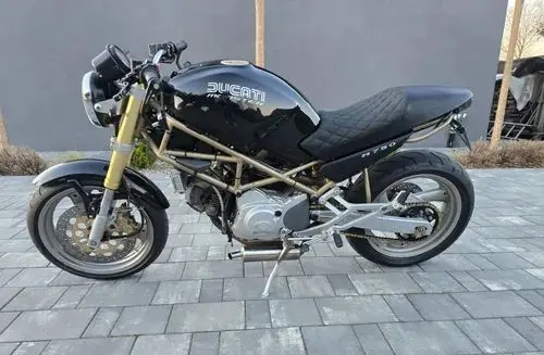 DUCATI Monster 