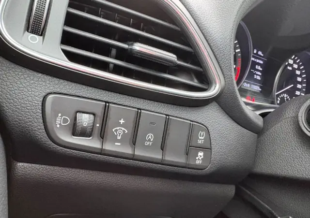 HYUNDAI I30 1.5 DPI Classic +