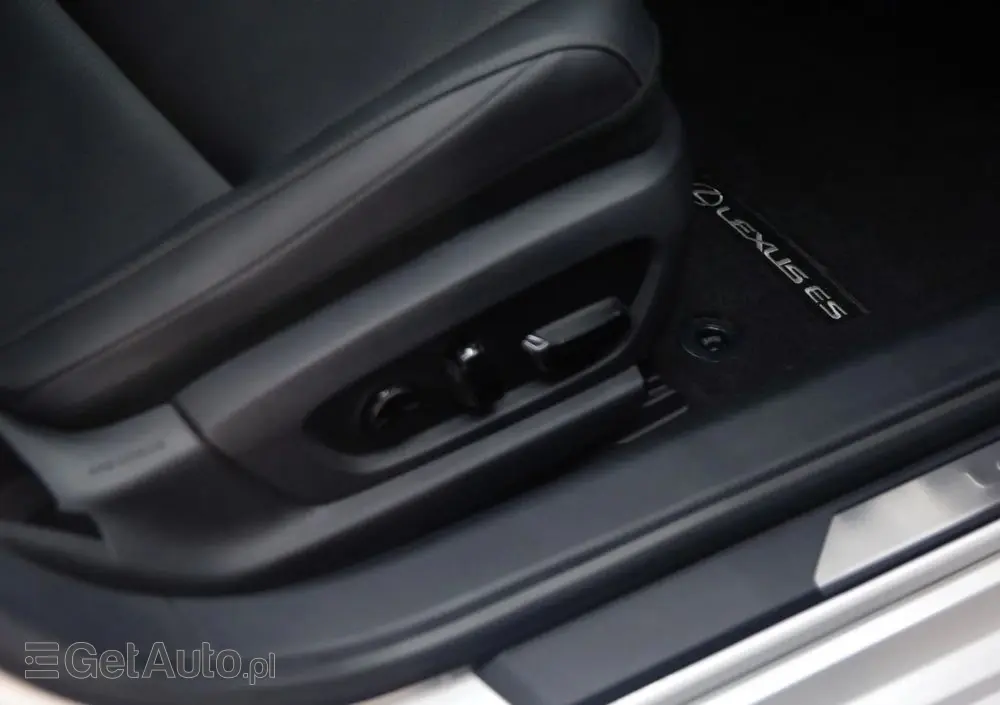 LEXUS ES 300h Business Line