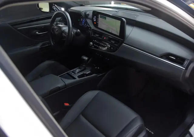 LEXUS ES 300h Business Line