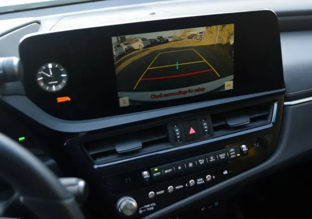 LEXUS ES 300h Business Line