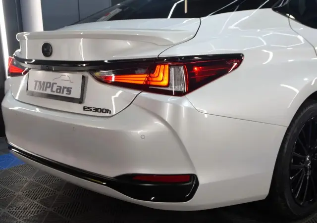 LEXUS ES 300h Business Line