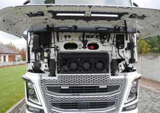 VOLVO FH 16 / 650KM/ XXL / DMC 120 TON/ 6X4/ RETARDER/ STAN IDEALNY 