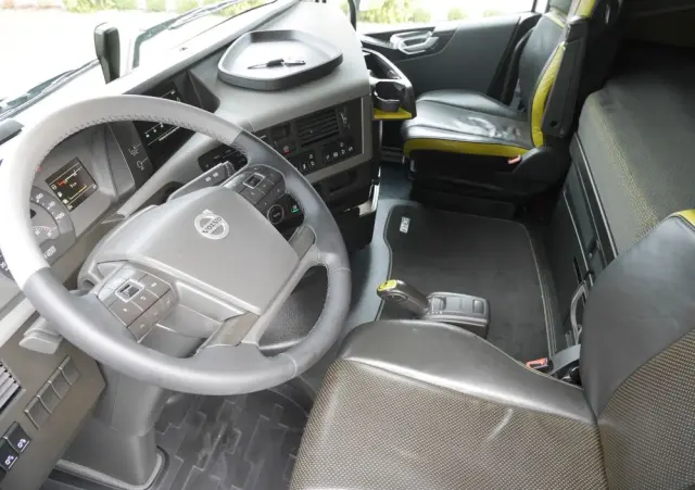 VOLVO FH 16 / 650KM/ XXL / DMC 120 TON/ 6X4/ RETARDER/ STAN IDEALNY 