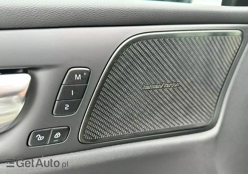 VOLVO S60 B4 B R-Design