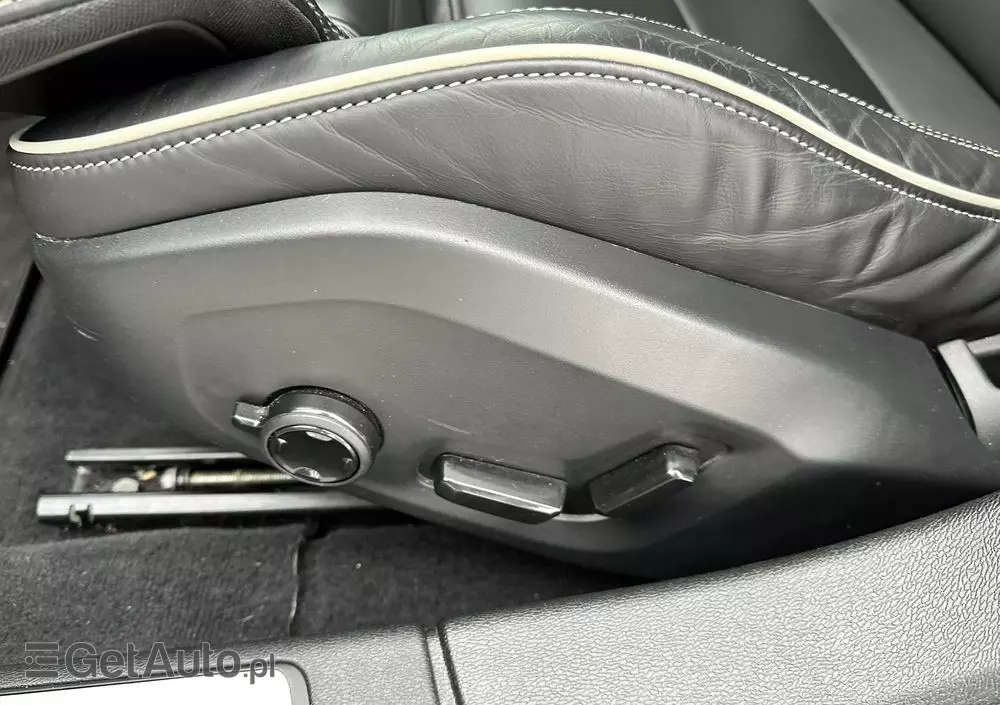 VOLVO S60 B4 B R-Design