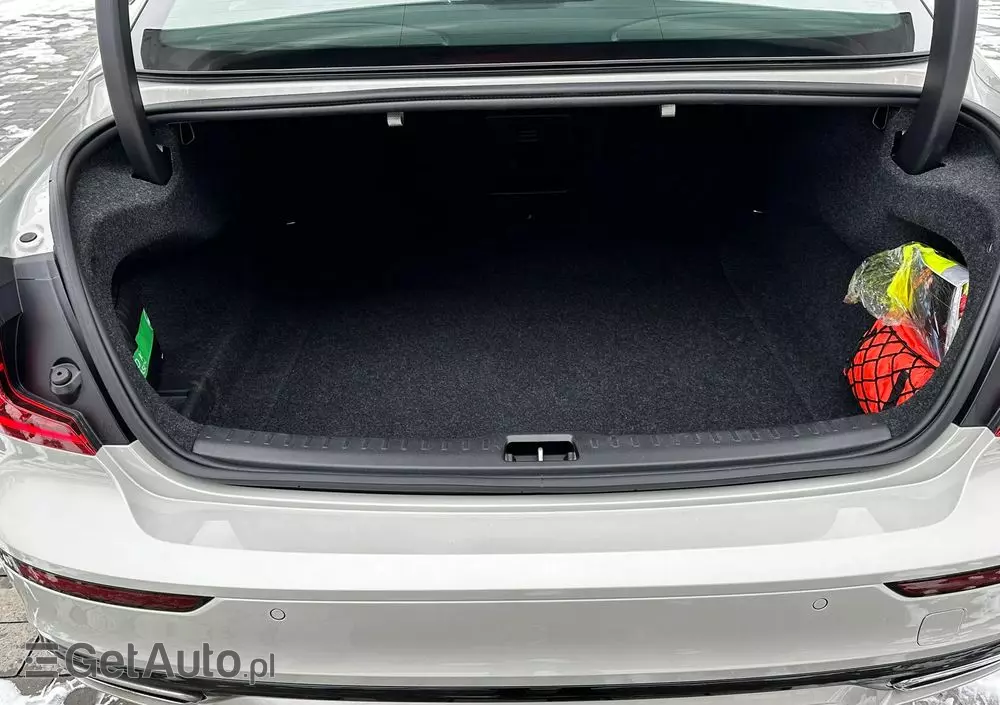 VOLVO S60 B4 B R-Design