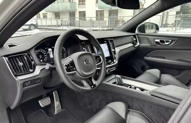 VOLVO S60 B4 B R-Design