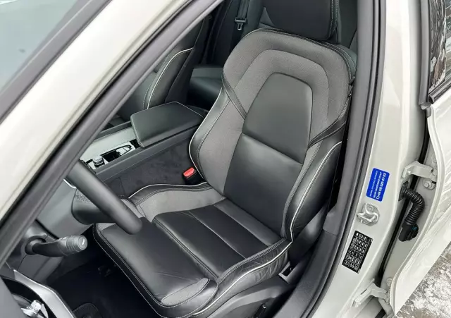 VOLVO S60 B4 B R-Design