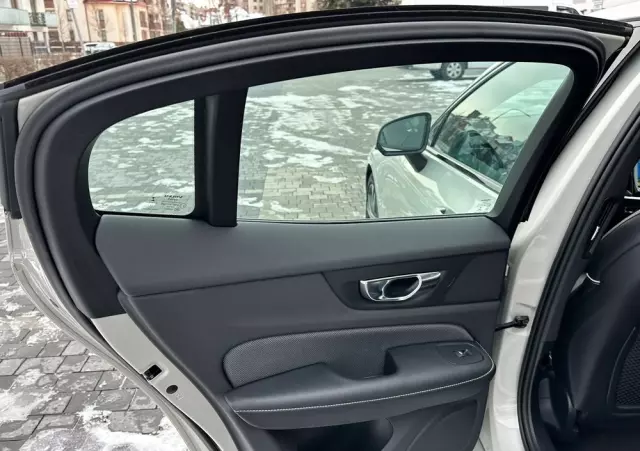 VOLVO S60 B4 B R-Design