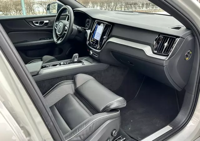 VOLVO S60 B4 B R-Design