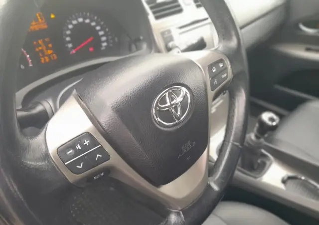 TOYOTA Avensis 2.2 D-CAT Premium