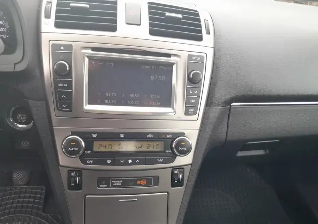 TOYOTA Avensis 2.2 D-CAT Premium