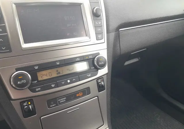 TOYOTA Avensis 2.2 D-CAT Premium