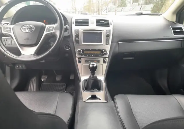 TOYOTA Avensis 2.2 D-CAT Premium