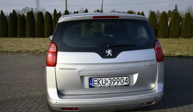 PEUGEOT 5008 