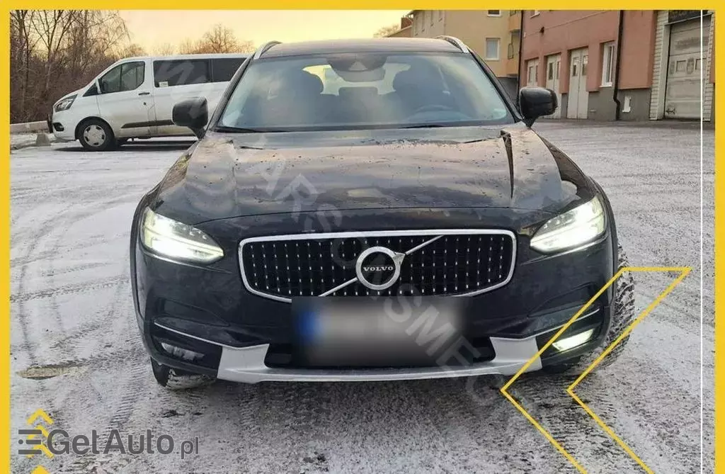 VOLVO V90 