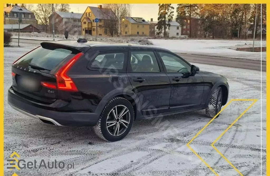 VOLVO V90 