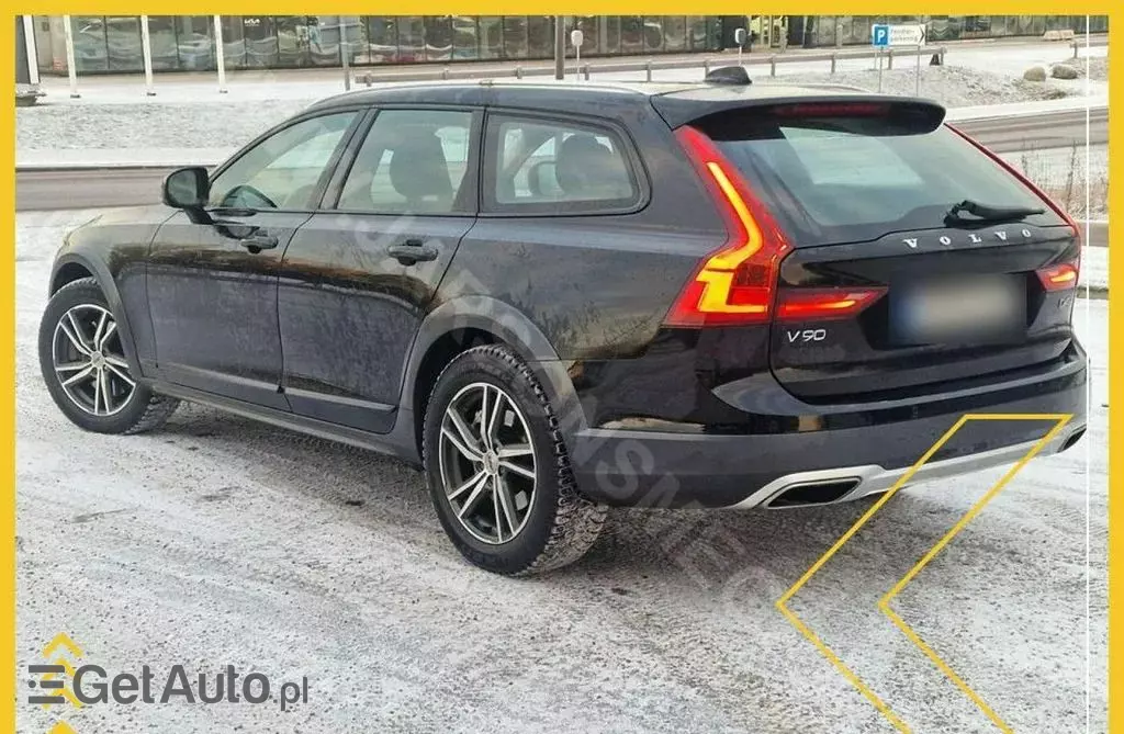 VOLVO V90 