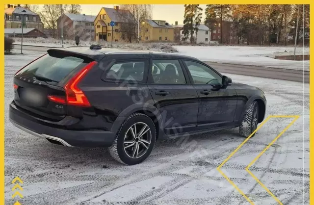 VOLVO V90 