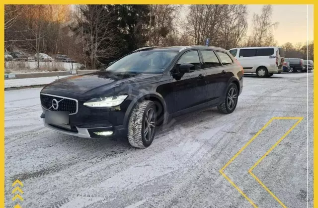 VOLVO V90 