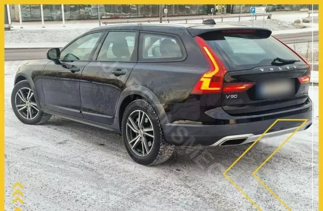VOLVO V90 