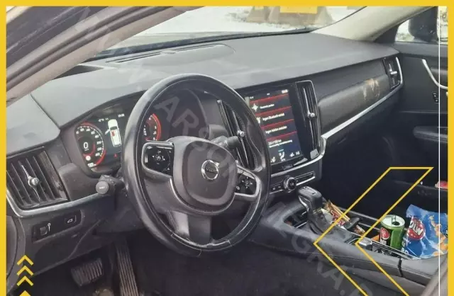 VOLVO V90 