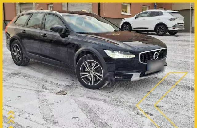 VOLVO V90 