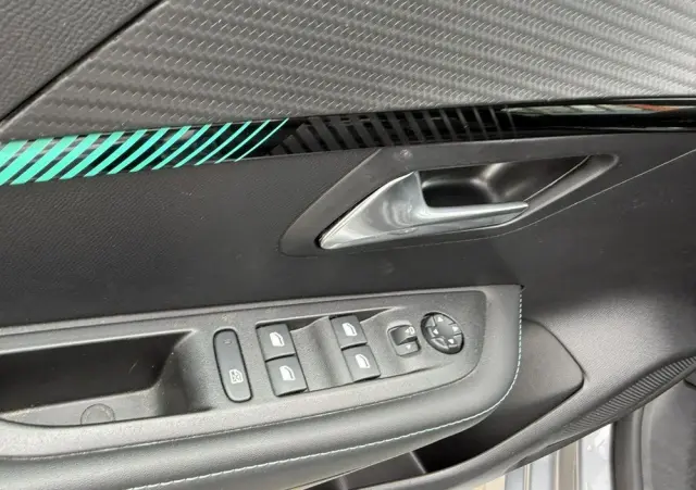 PEUGEOT 208 Hybrid 100 e-DSC6 Style