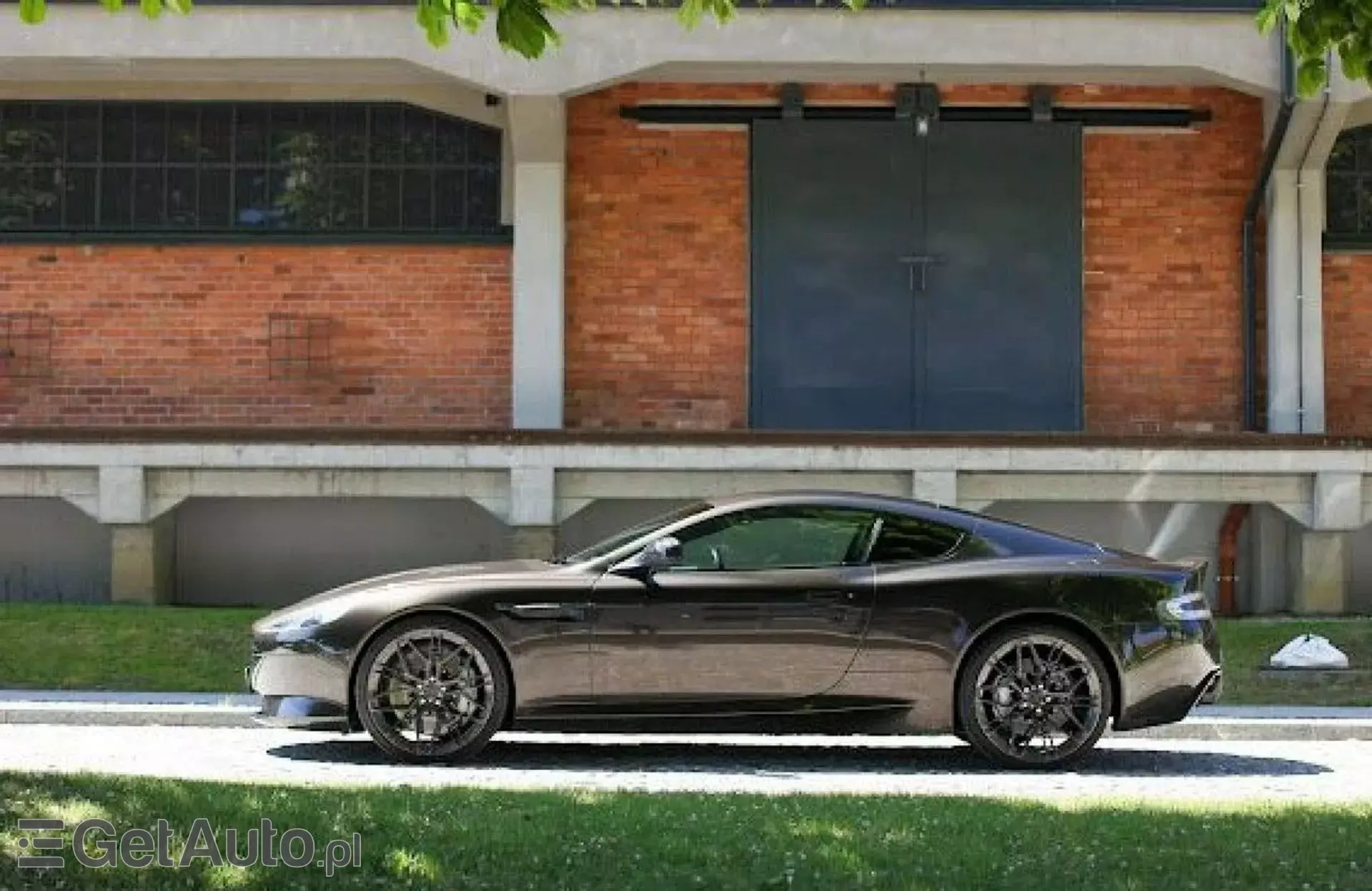 ASTON MARTIN DB9 