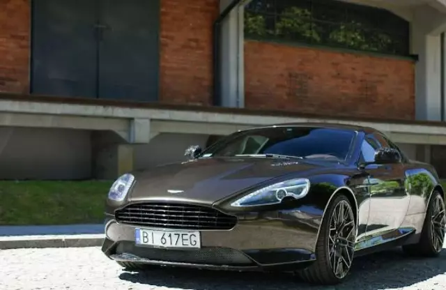 ASTON MARTIN DB9 